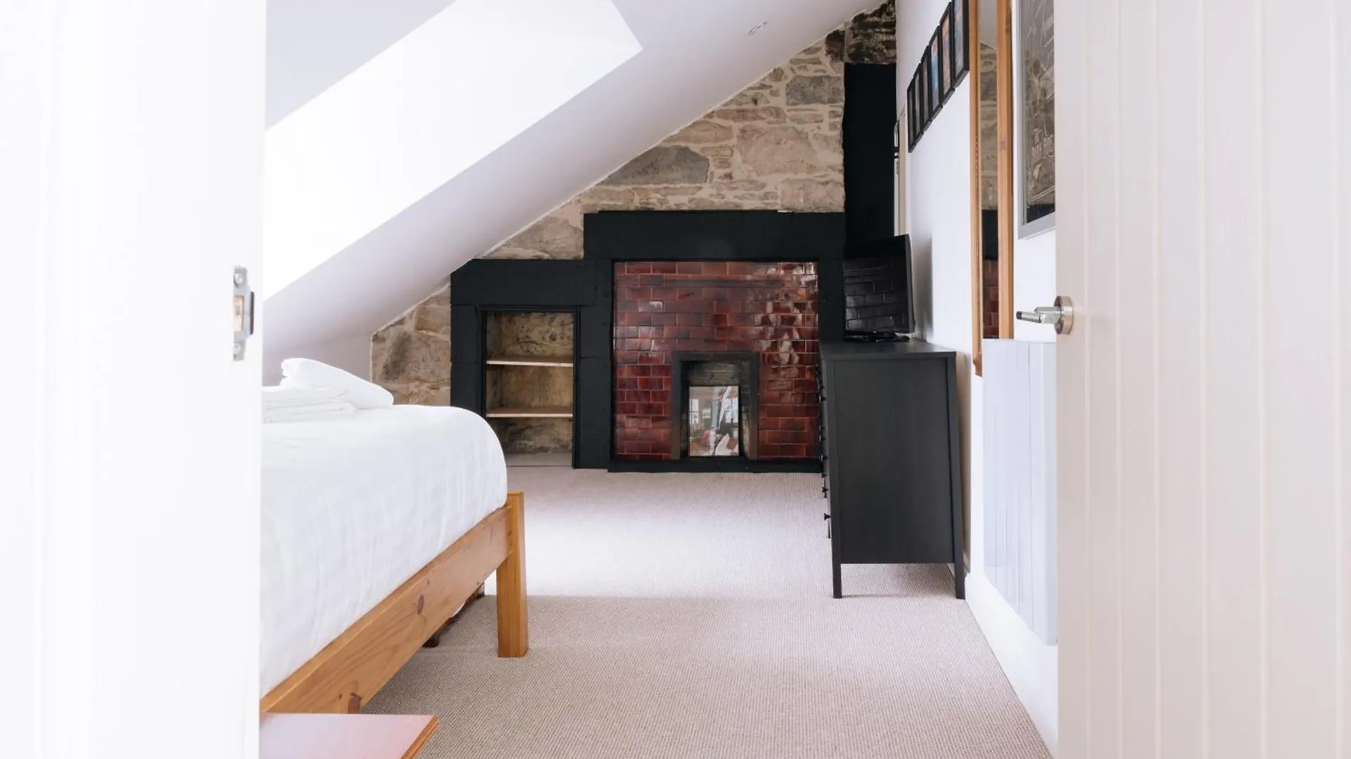 Контакты Central & Modern 2Bd Flat - Edinburgh