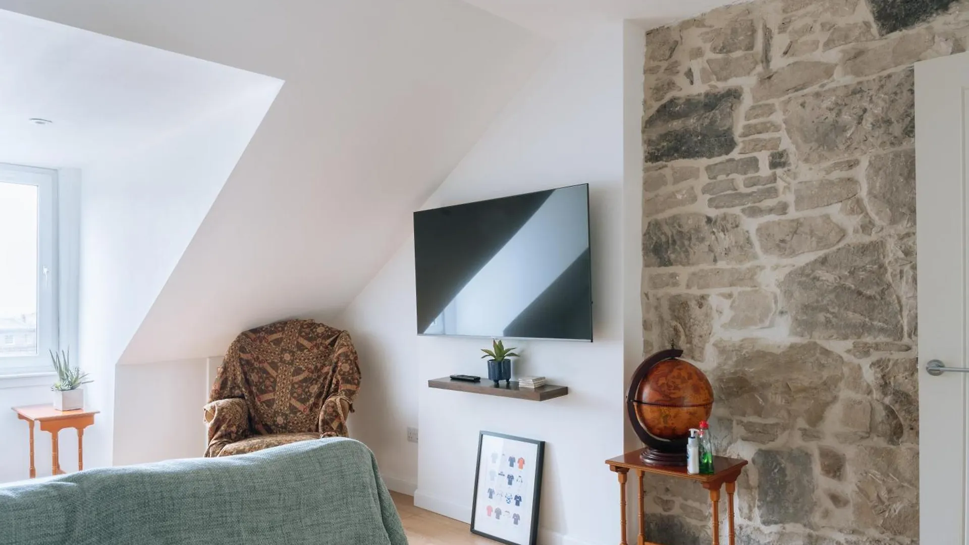Central & Modern 2Bd Flat - Эдинбург